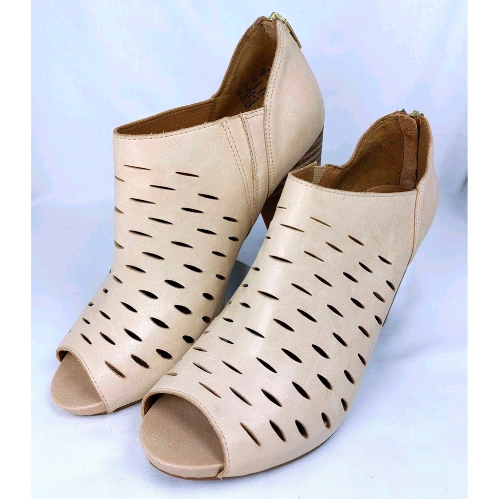 CLARKS Artisan Bootie OKENA POSH Womens Tan Beige Leather Zip Size 9M *READ